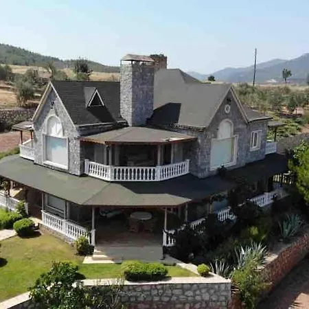Muhtesem Havuzlu Villa